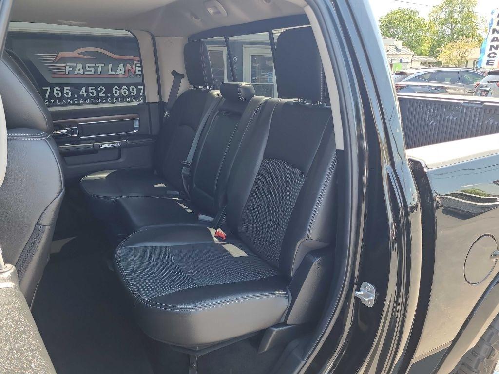 RAM 1500 4WD Crew Cab 140.5" Laramie 2014