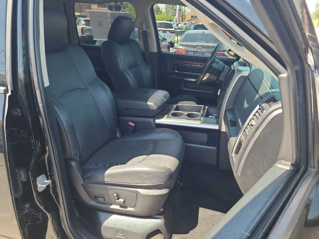 RAM 1500 4WD Crew Cab 140.5" Laramie 2014
