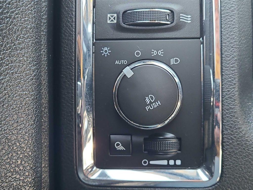 RAM 1500 4WD Crew Cab 140.5" Laramie 2014