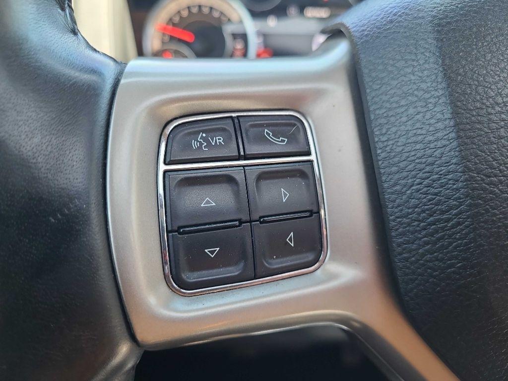 RAM 1500 4WD Crew Cab 140.5" Laramie 2014