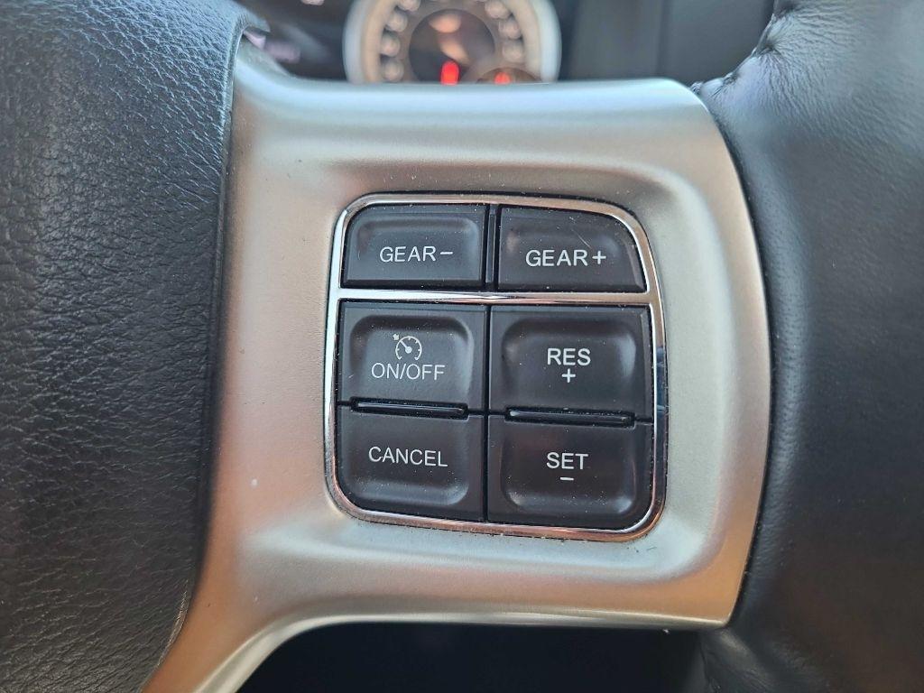 RAM 1500 4WD Crew Cab 140.5" Laramie 2014