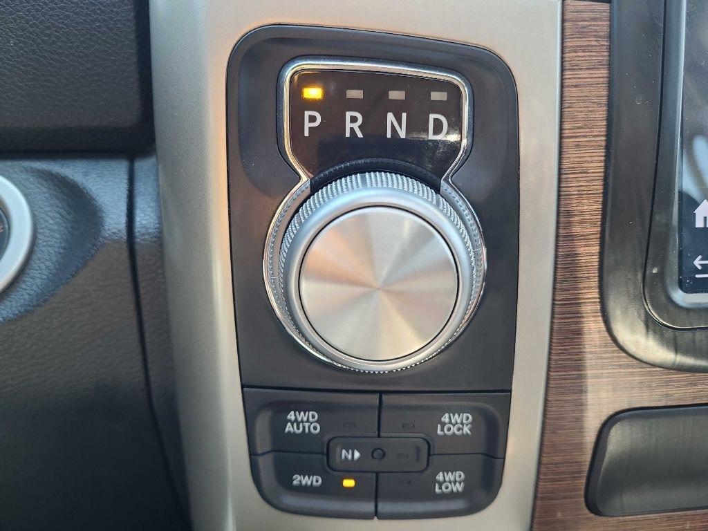 RAM 1500 4WD Crew Cab 140.5" Laramie 2014