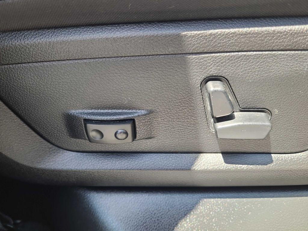RAM 1500 4WD Crew Cab 140.5" Laramie 2014
