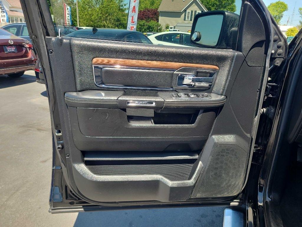 RAM 1500 4WD Crew Cab 140.5" Laramie 2014