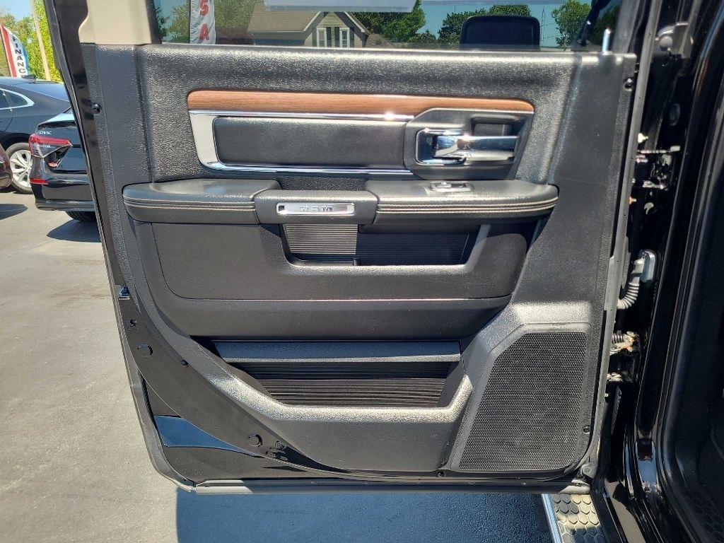 RAM 1500 4WD Crew Cab 140.5" Laramie 2014