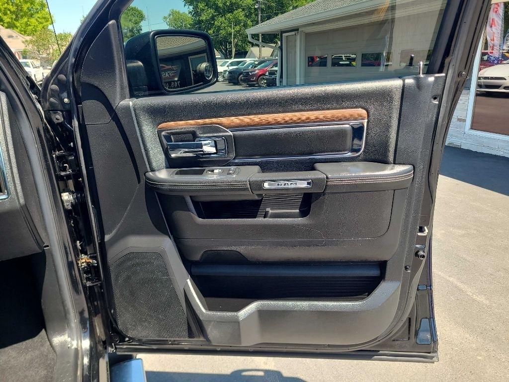 RAM 1500 4WD Crew Cab 140.5" Laramie 2014