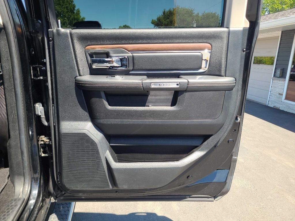 RAM 1500 4WD Crew Cab 140.5" Laramie 2014