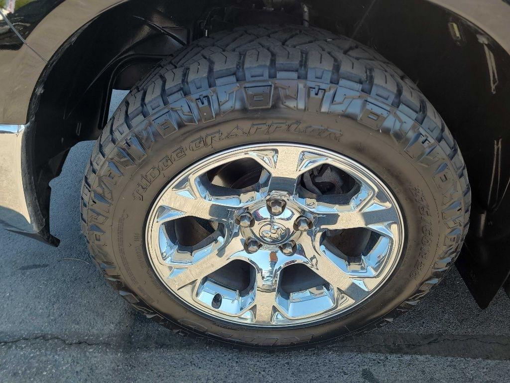 RAM 1500 4WD Crew Cab 140.5" Laramie 2014