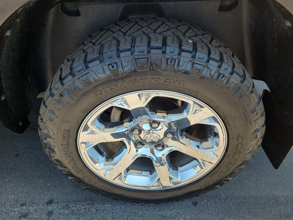 RAM 1500 4WD Crew Cab 140.5" Laramie 2014