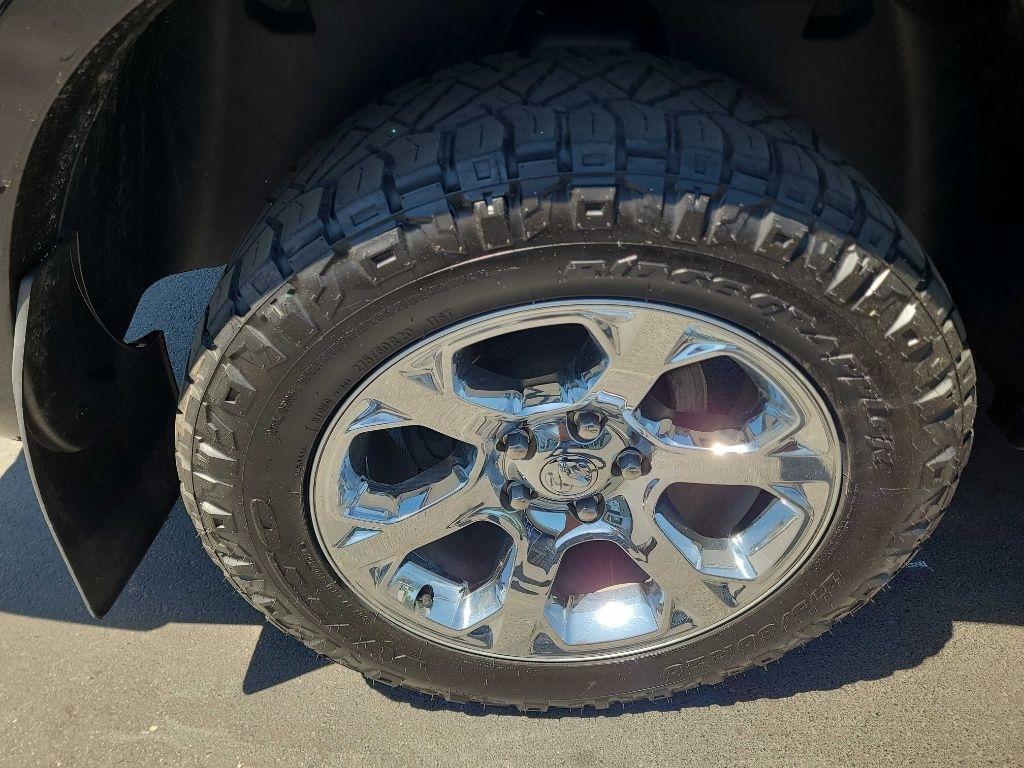 RAM 1500 4WD Crew Cab 140.5" Laramie 2014
