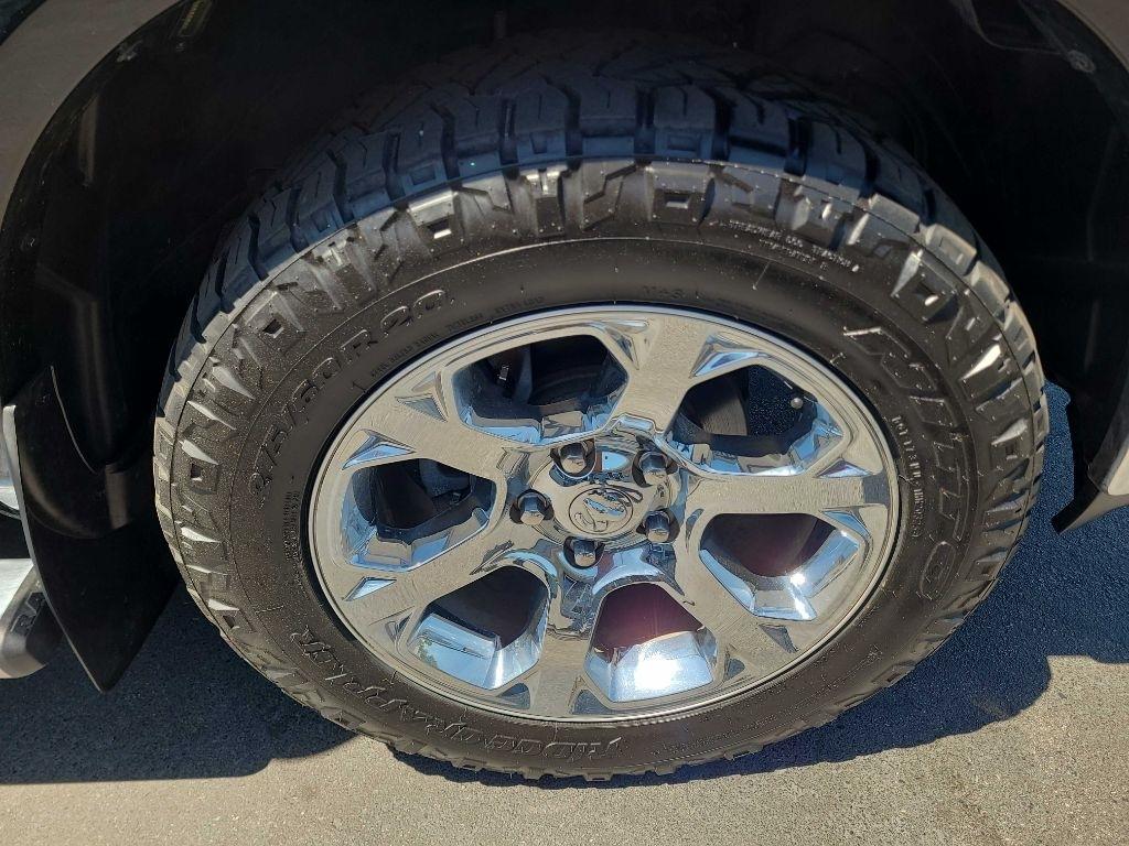 RAM 1500 4WD Crew Cab 140.5" Laramie 2014