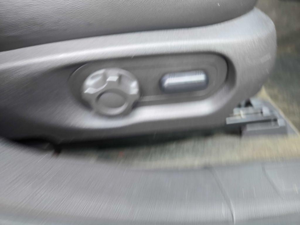Ford Taurus 4dr Sdn SEL FWD 2013
