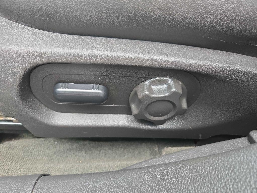 Ford Taurus 4dr Sdn SEL FWD 2013