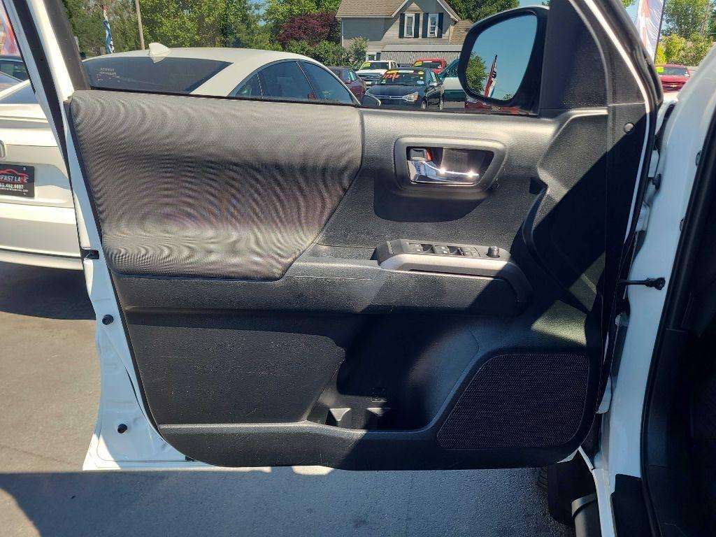 Toyota Tacoma 4WD SR Double Cab 5' Bed V6 AT (Natl) 2021