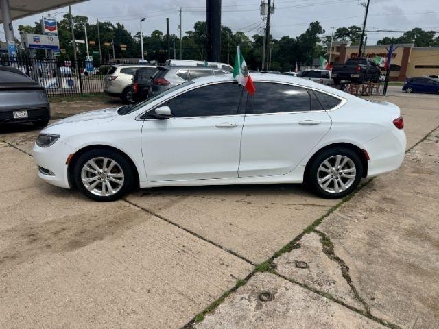 Chrysler 200  2015