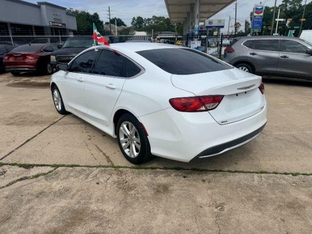 Chrysler 200  2015