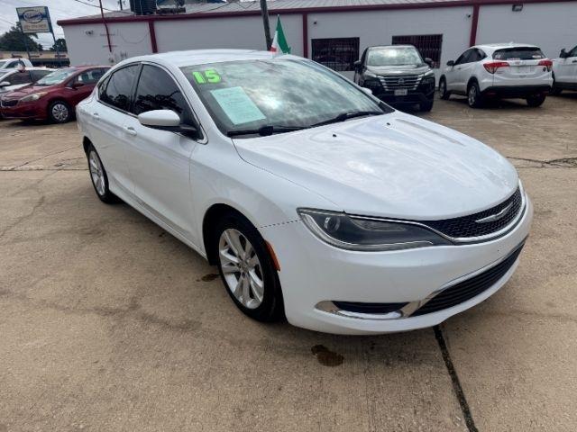Chrysler 200  2015