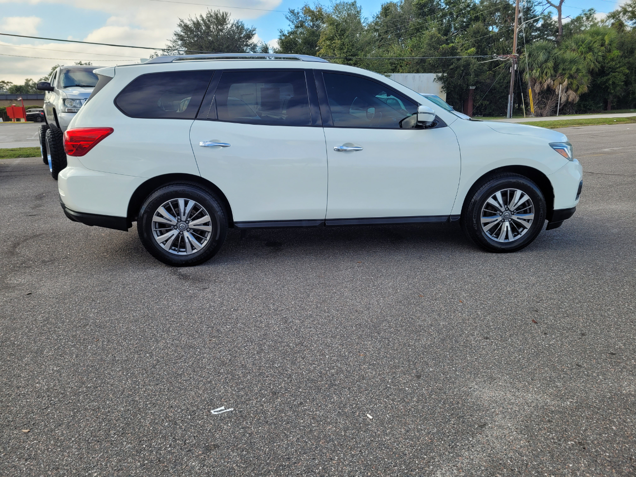 Nissan Pathfinder FWD SL 2020