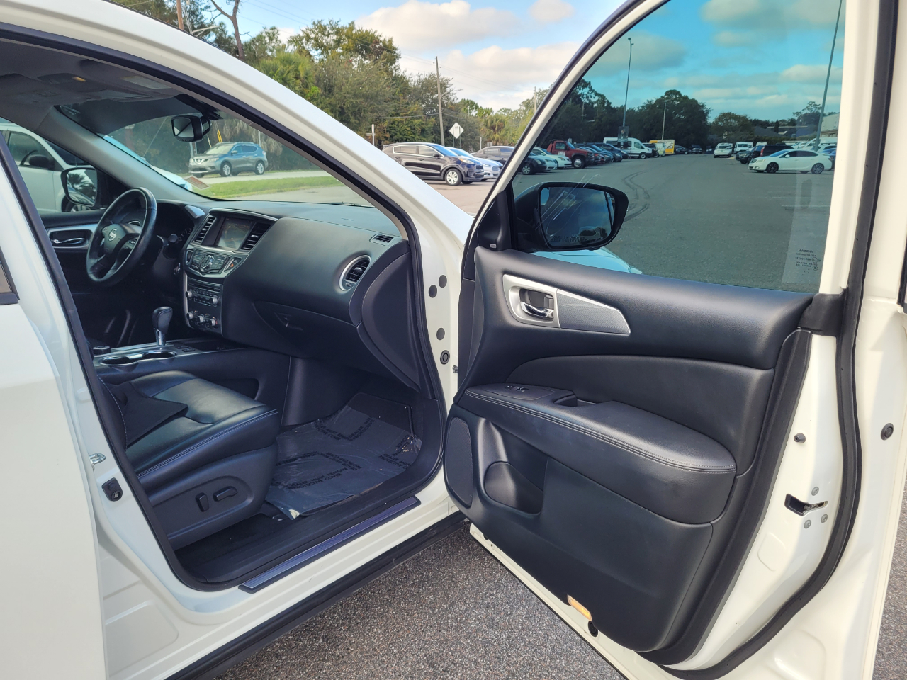 Nissan Pathfinder FWD SL 2020