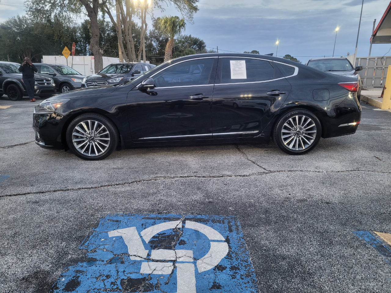 2017 Kia Cadenza Premium Sedan