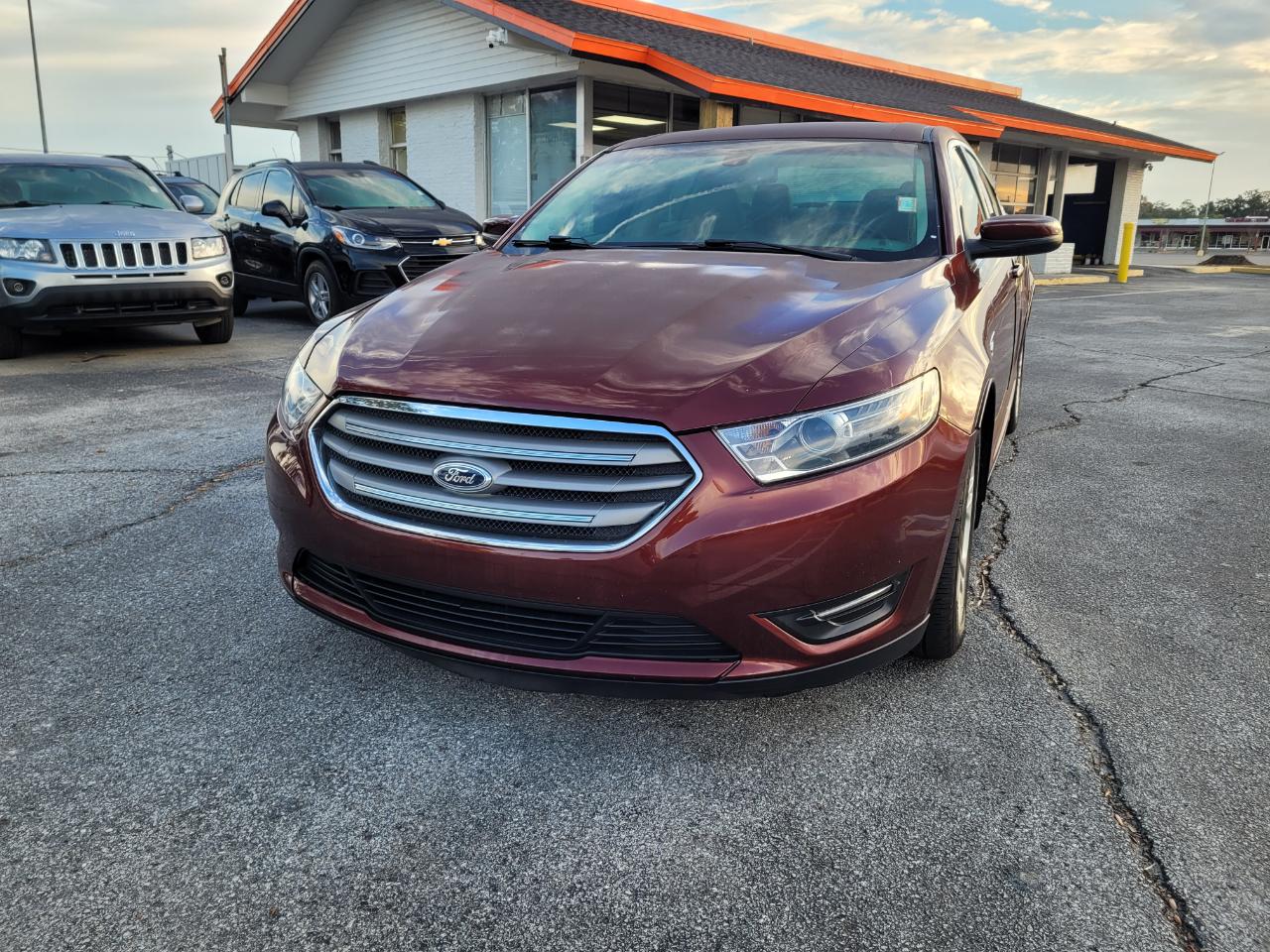 Ford Taurus 4dr Sdn SEL FWD 2015