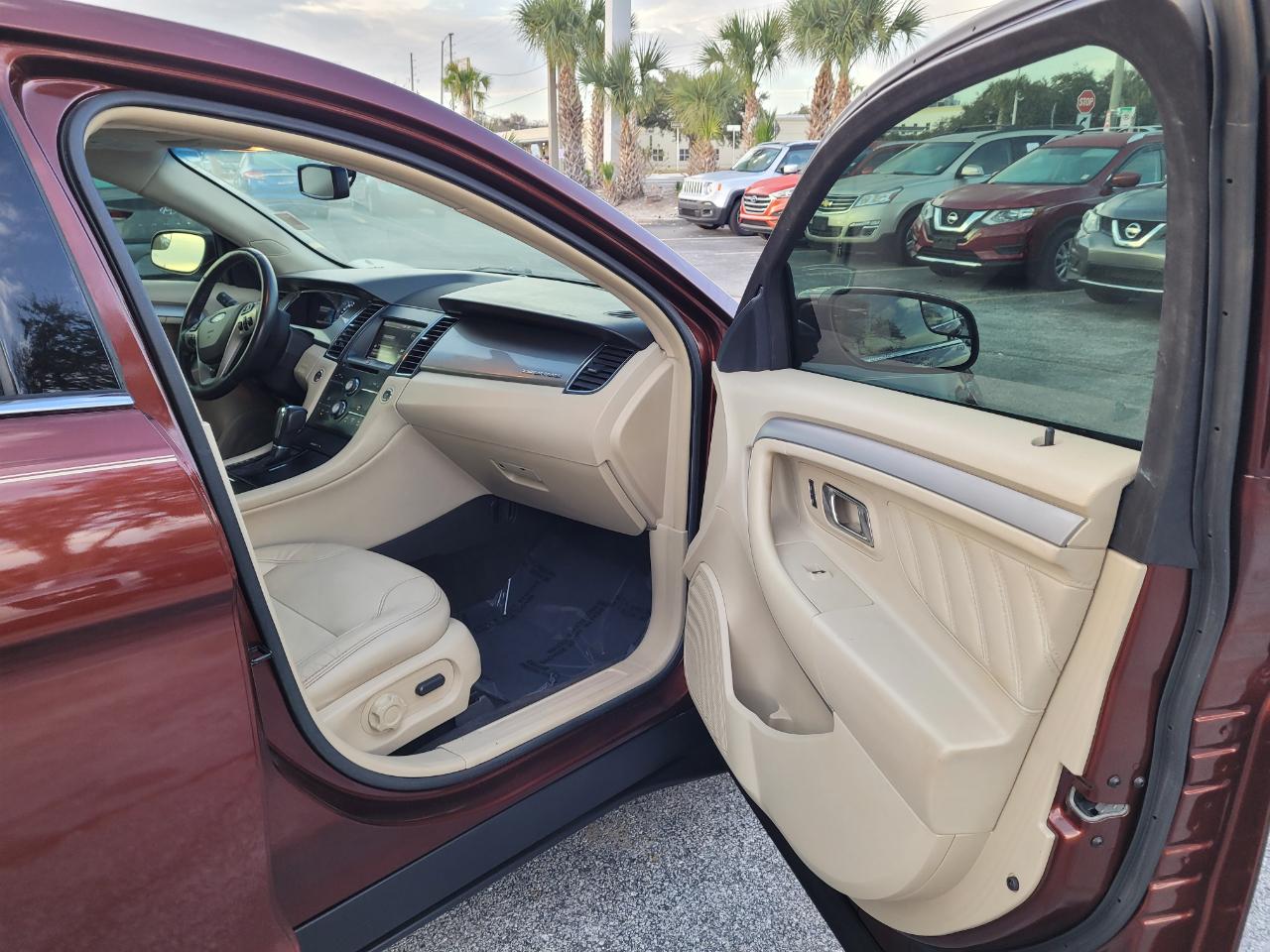 Ford Taurus 4dr Sdn SEL FWD 2015