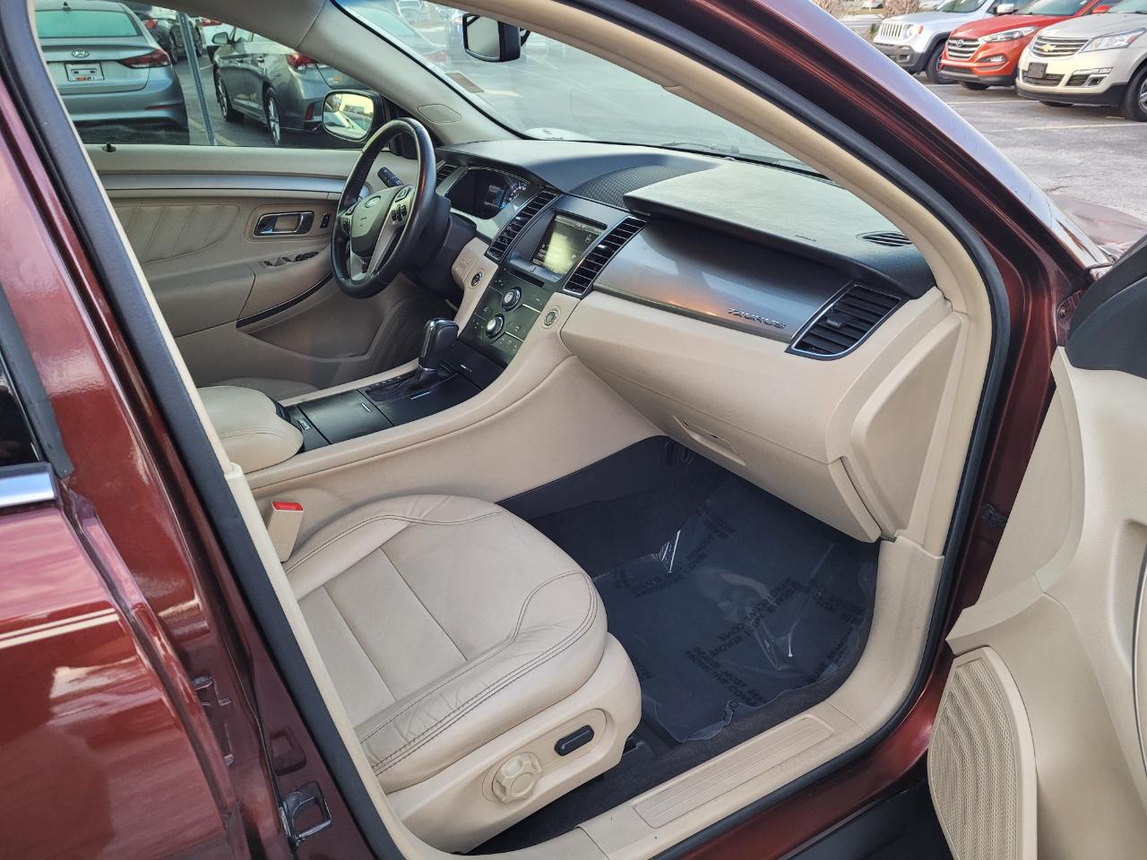 Ford Taurus 4dr Sdn SEL FWD 2015