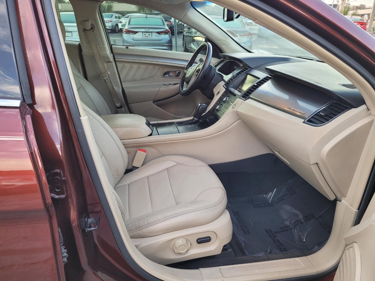 Ford Taurus 4dr Sdn SEL FWD 2015