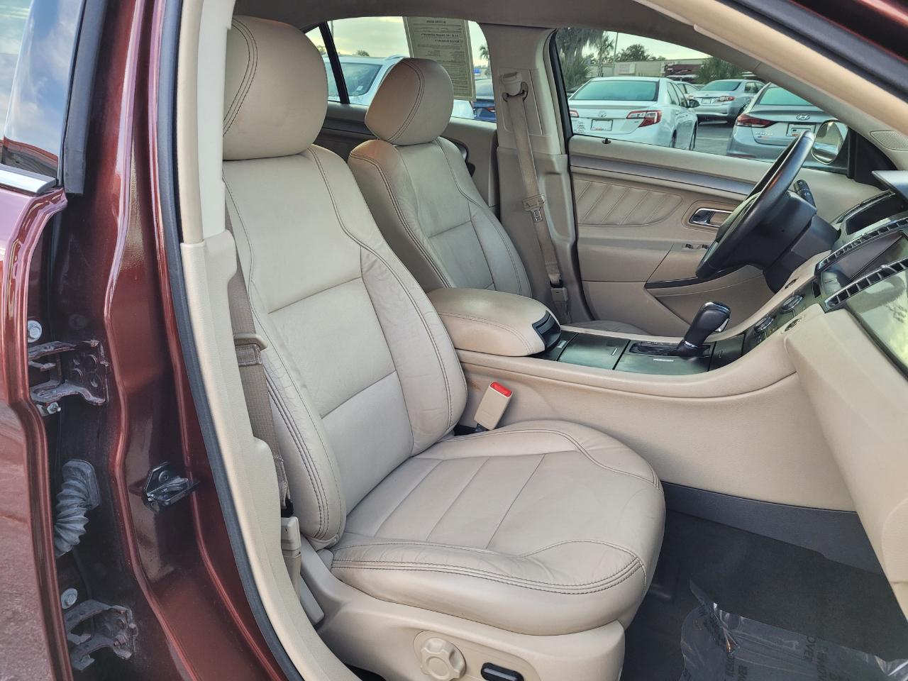 Ford Taurus 4dr Sdn SEL FWD 2015