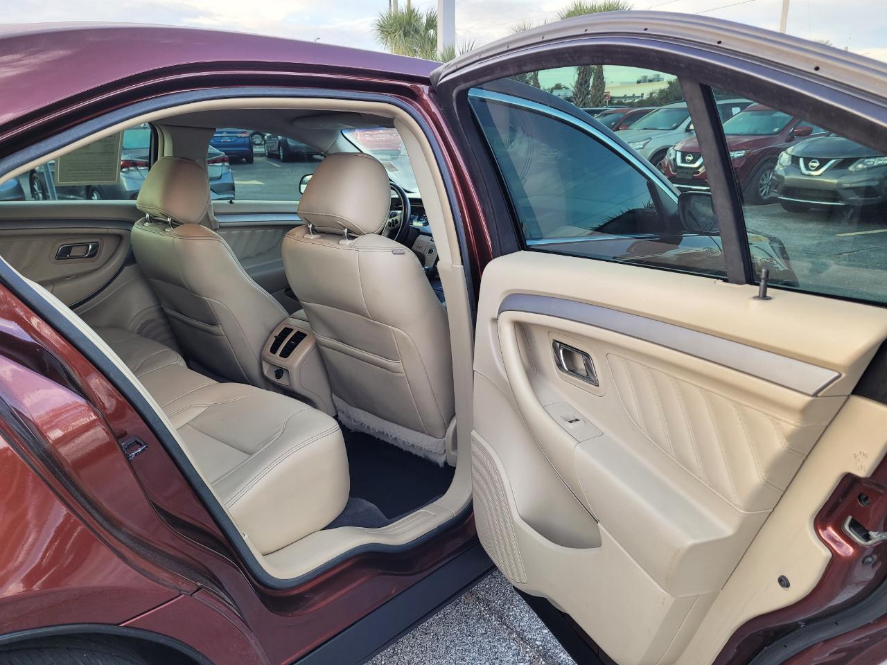 Ford Taurus 4dr Sdn SEL FWD 2015