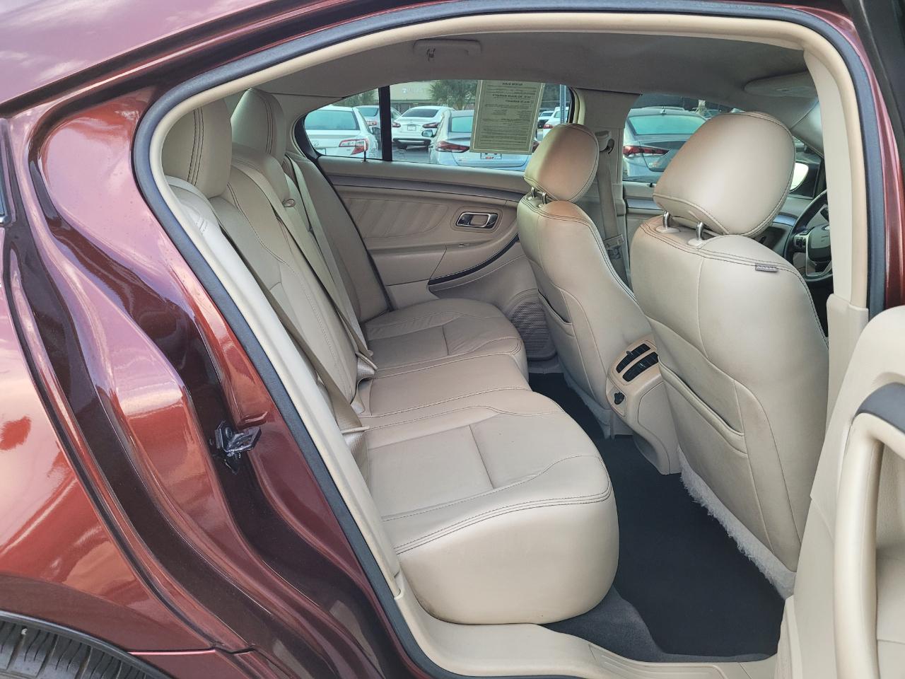 Ford Taurus 4dr Sdn SEL FWD 2015