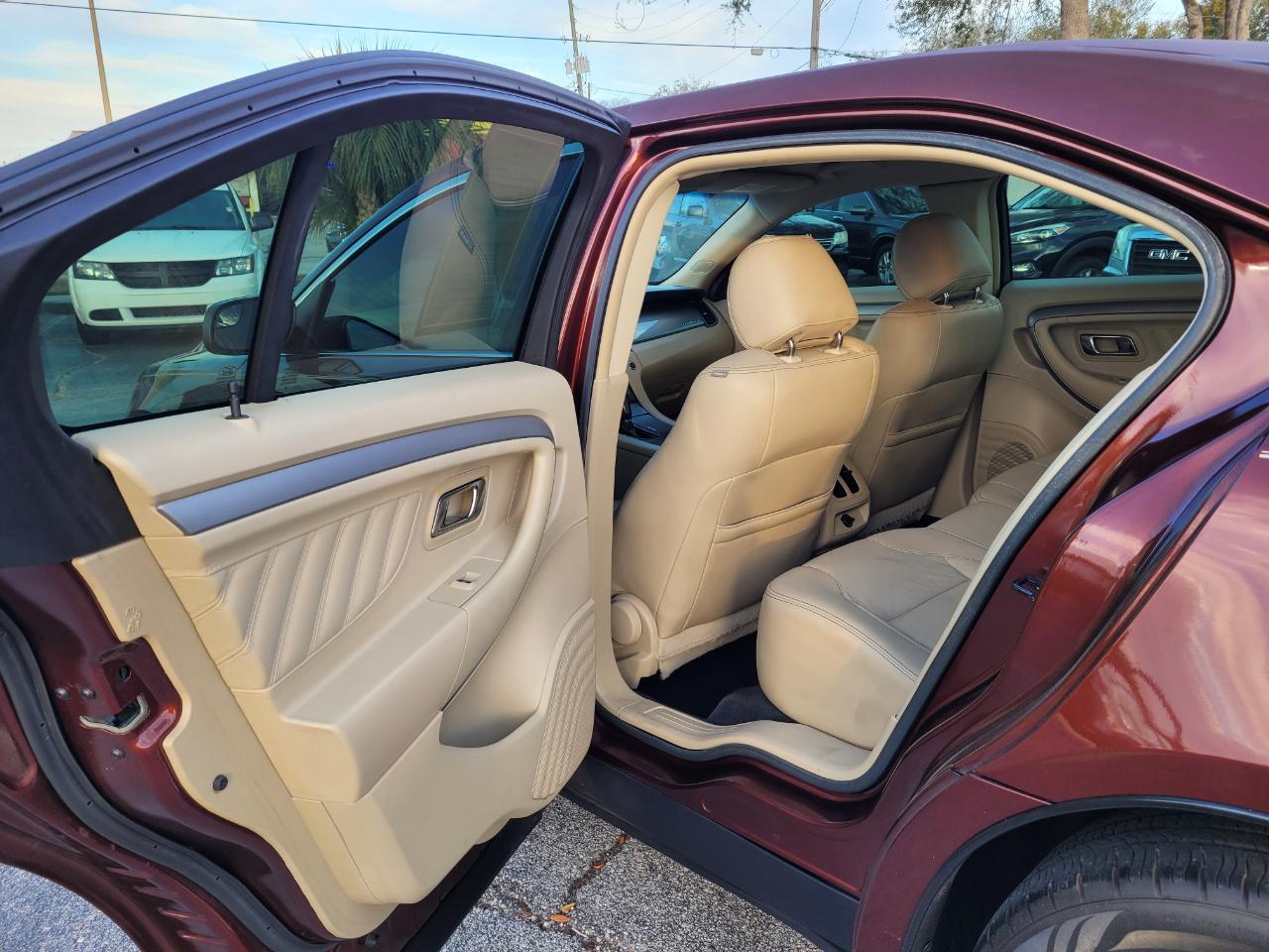 Ford Taurus 4dr Sdn SEL FWD 2015