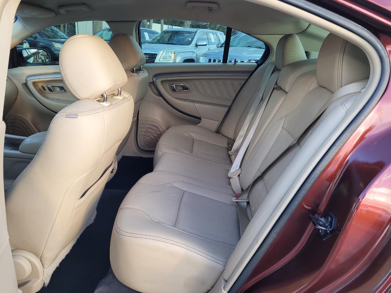 Ford Taurus 4dr Sdn SEL FWD 2015