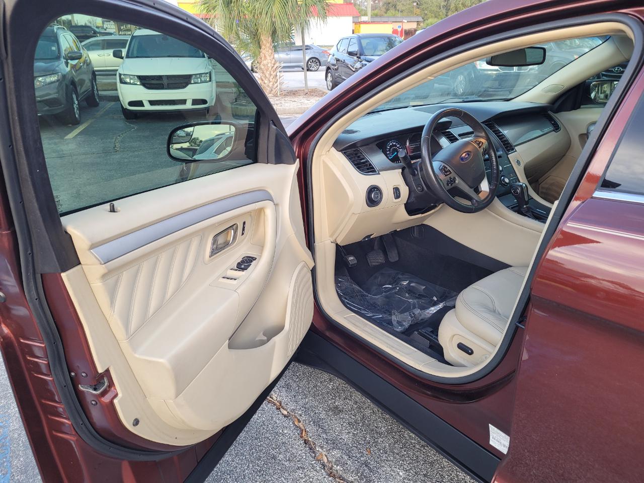 Ford Taurus 4dr Sdn SEL FWD 2015