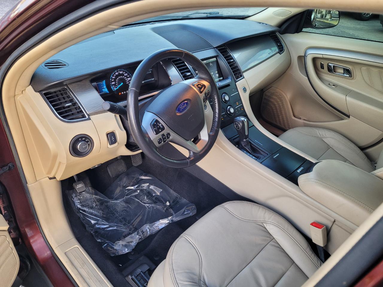 Ford Taurus 4dr Sdn SEL FWD 2015