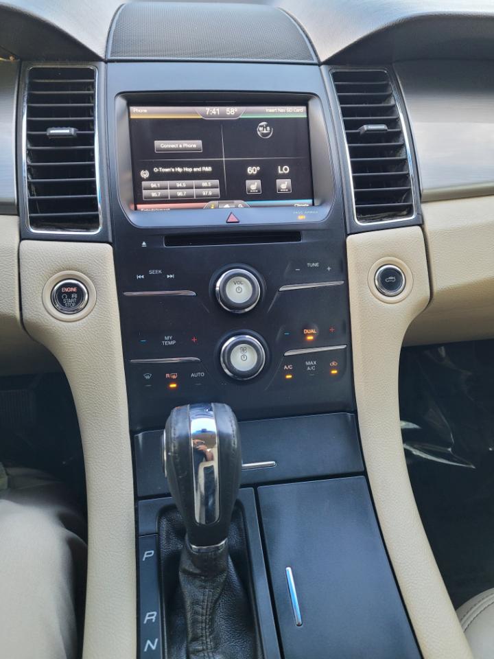 Ford Taurus 4dr Sdn SEL FWD 2015