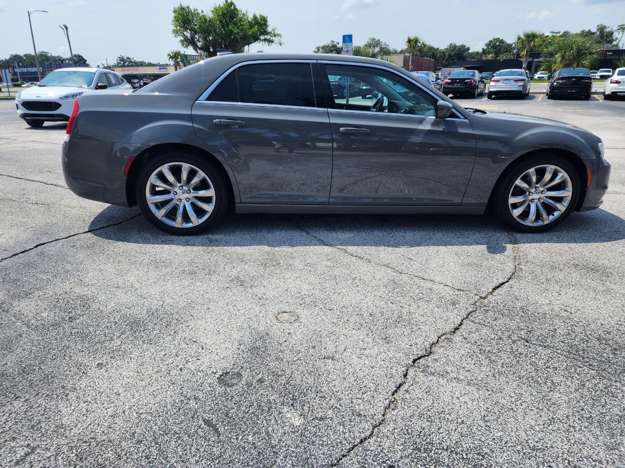 Chrysler 300 Touring L RWD 2018