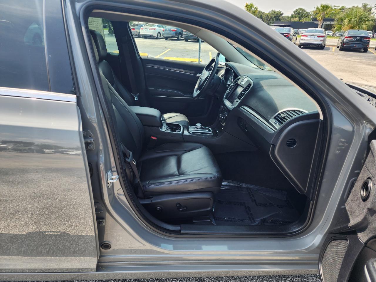 Chrysler 300 Touring L RWD 2018
