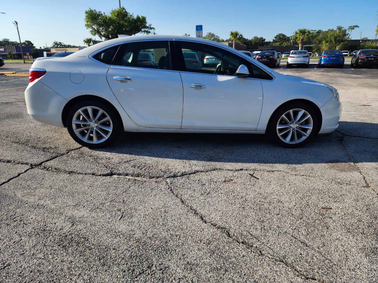 Buick Verano 4dr Sdn Leather Group 2016