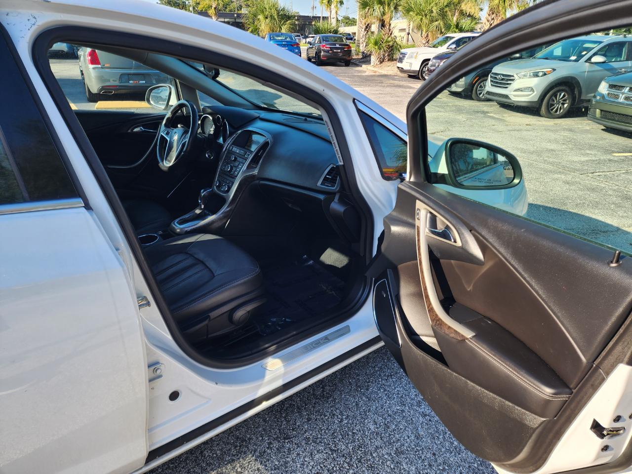 Buick Verano 4dr Sdn Leather Group 2016
