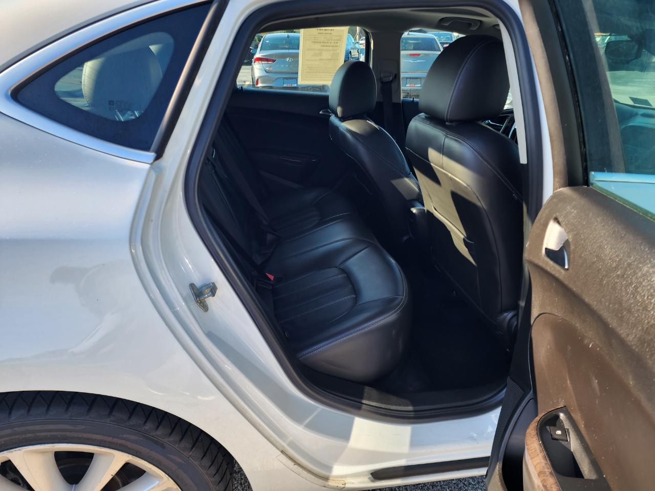 Buick Verano 4dr Sdn Leather Group 2016