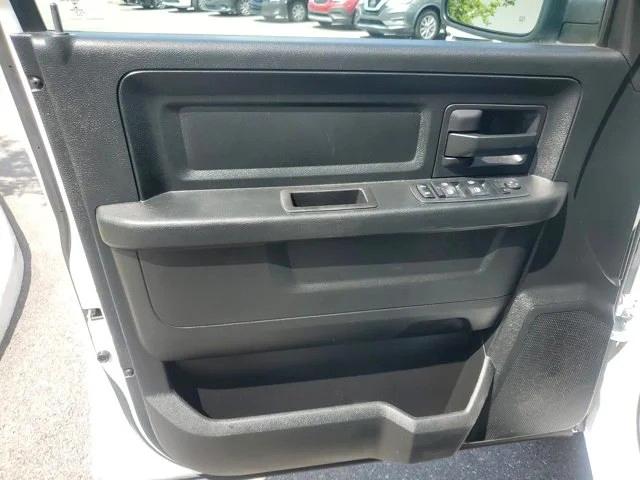 RAM 1500 Tradesman 4x2 Quad Cab 6'4" Box 2017