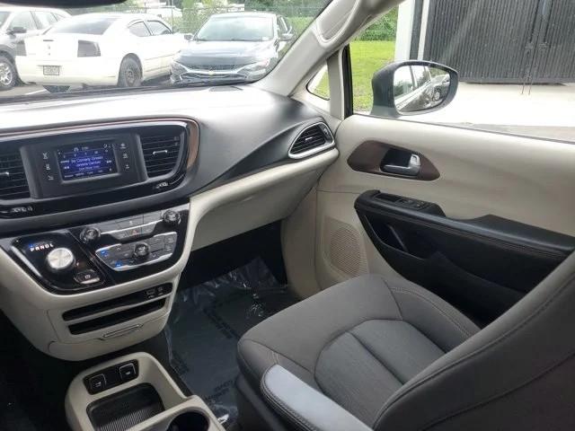Chrysler Pacifica Touring FWD 2017