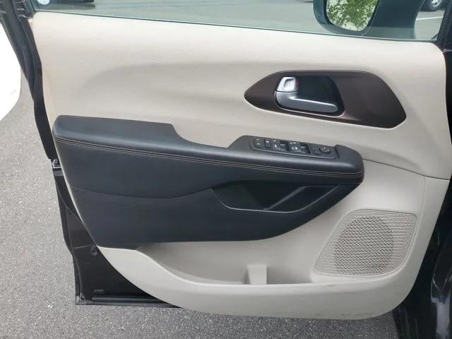 Chrysler Pacifica Touring FWD 2017