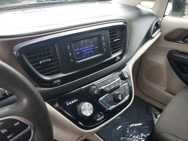 Chrysler Pacifica Touring FWD 2017