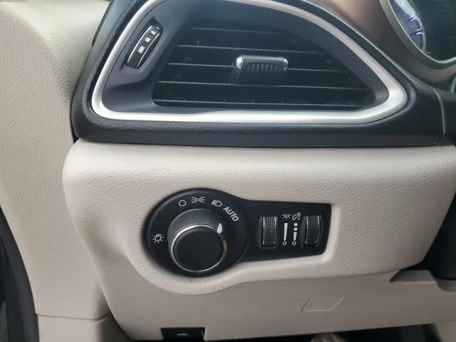 Chrysler Pacifica Touring FWD 2017