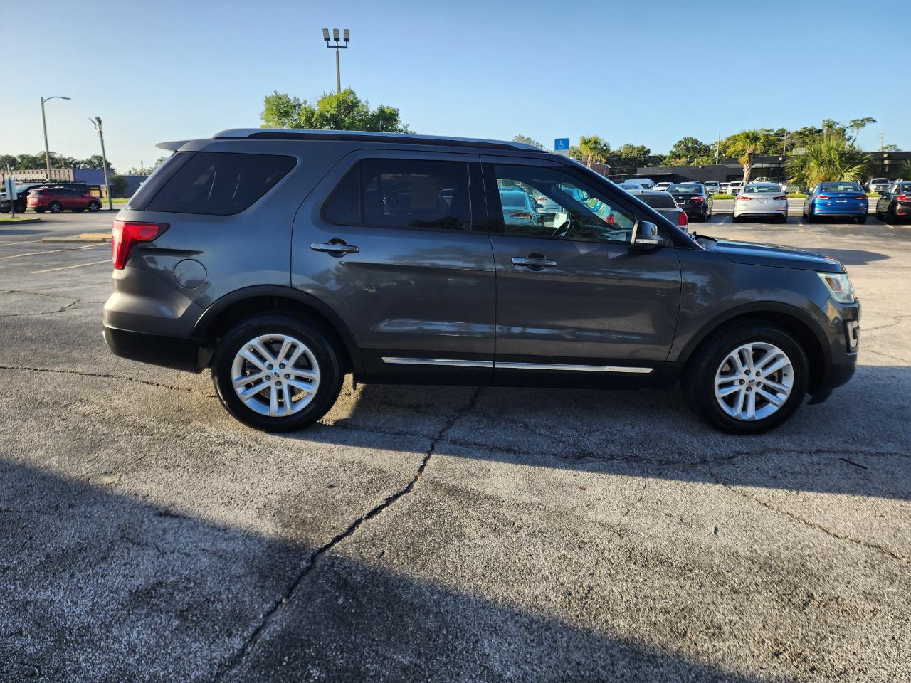 Ford Explorer XLT FWD 2017