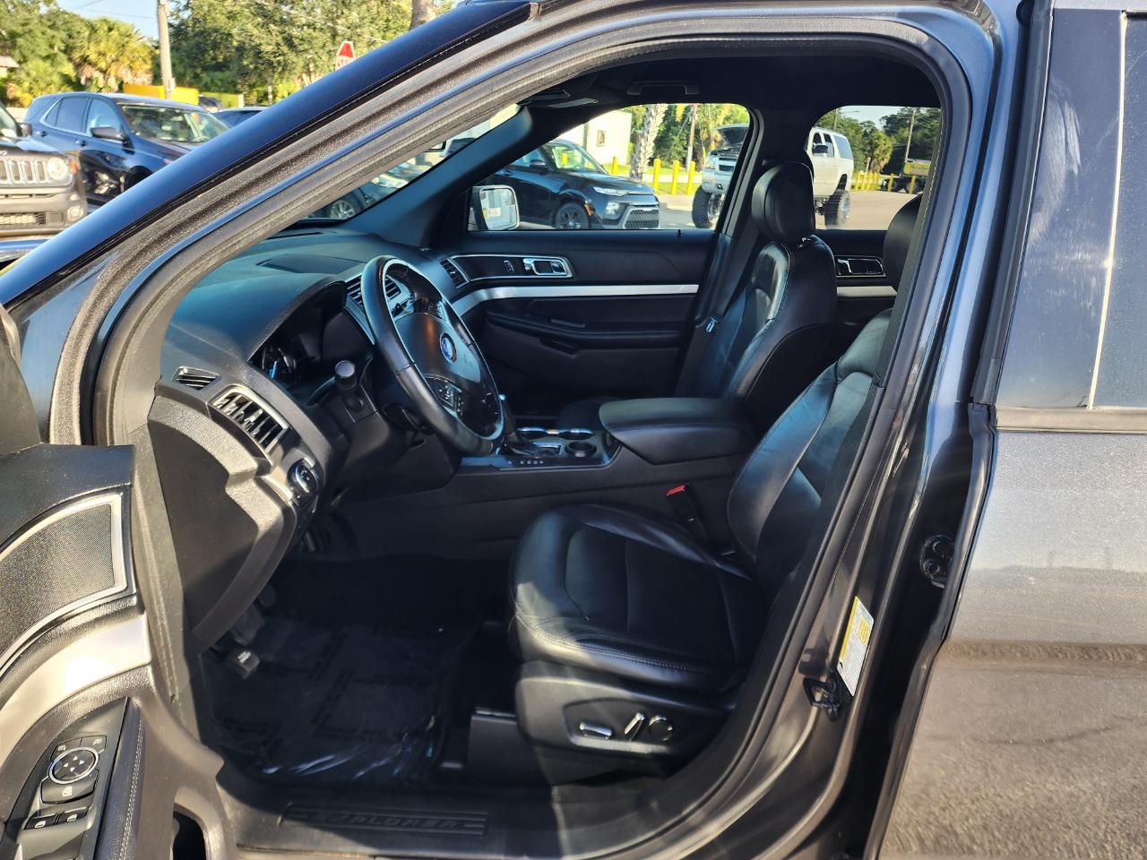 Ford Explorer XLT FWD 2017