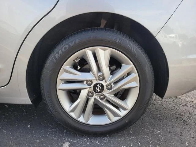 Hyundai Elantra SEL IVT 2020