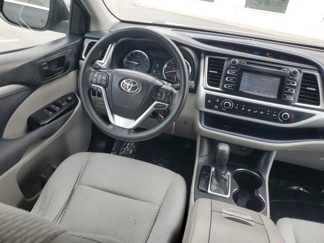 Toyota Highlander FWD 4dr I4 LE (Natl) 2014